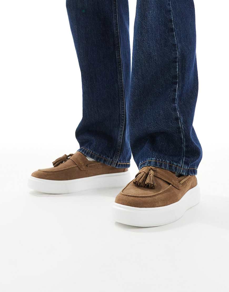 ASOS DESIGN - Wildleder-Halbschuhe in Taupe mit Quasten und Gummisohle-Braun ASOS DESIGN - Wildleder-Halbschuhe in Taupe mit Quasten und Gummisohle-Braun von ASOS DESIGN