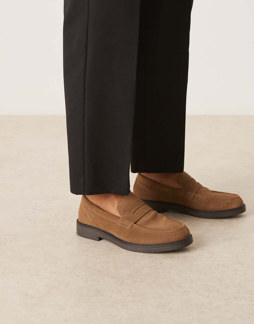 ASOS DESIGN - Wildleder-Loafer in Taupe-Neutral ASOS DESIGN - Wildleder-Loafer in Taupe-Neutral von ASOS DESIGN
