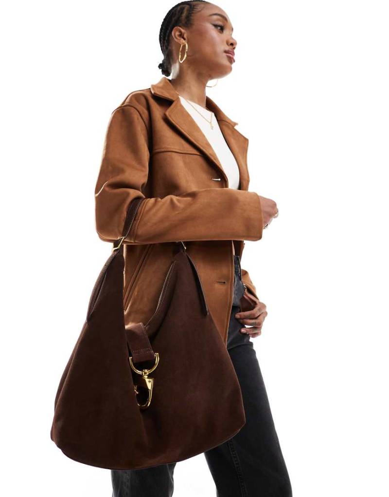 ASOS DESIGN - Wildleder-Tote-Bag in Schokobraun mit Metall-Clip von ASOS DESIGN