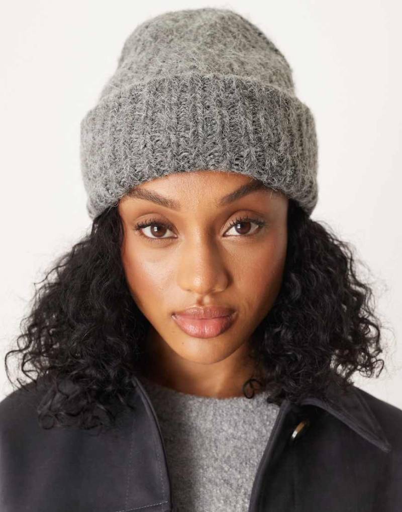 ASOS DESIGN - Wollmix-Mütze aus Grobstrick in Grau von ASOS DESIGN