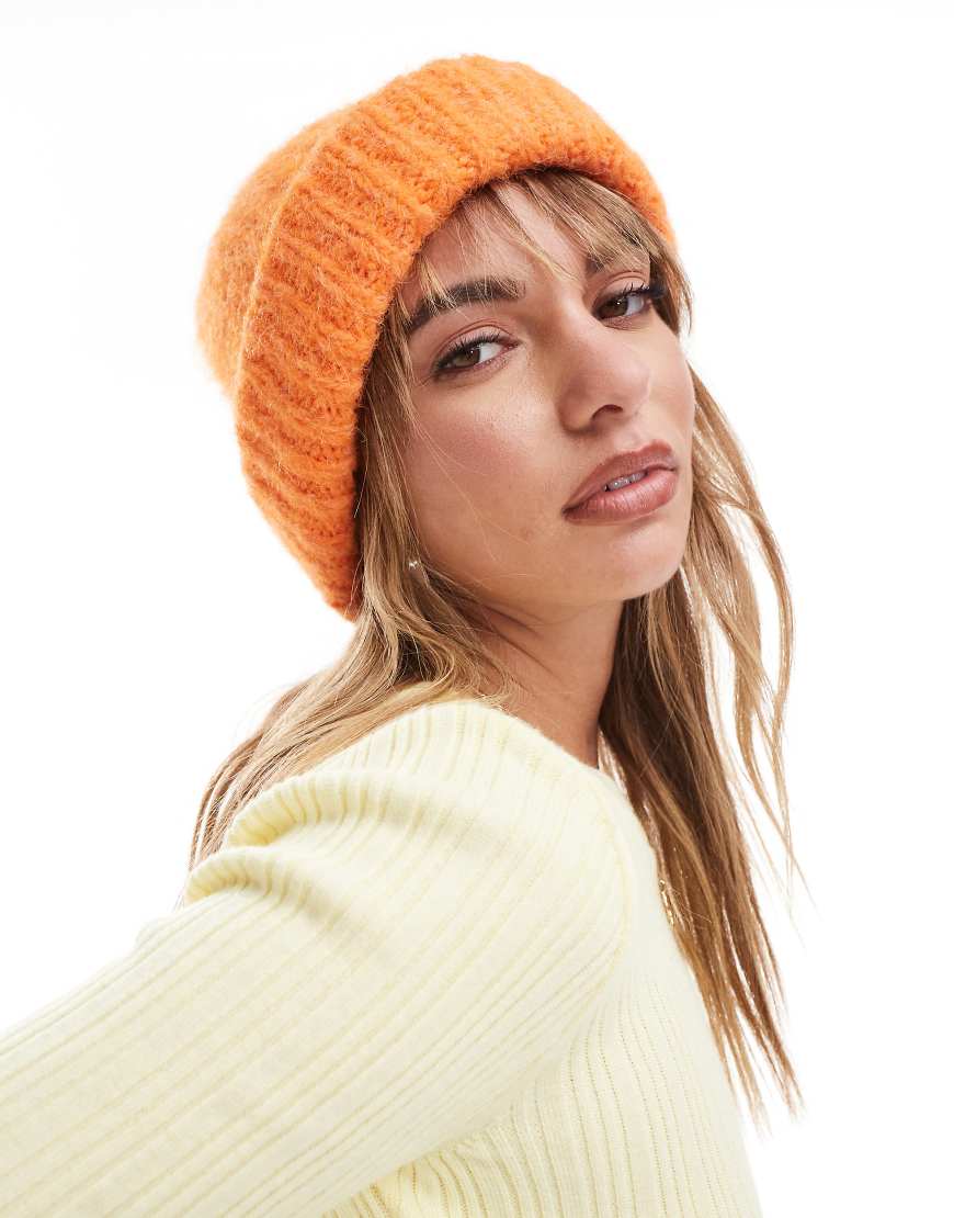 ASOS DESIGN - Wollmix-Strickmütze in Orange mit doppeltem Umschlag ASOS DESIGN - Wollmix-Strickmütze in Orange mit doppeltem Umschlag von ASOS DESIGN