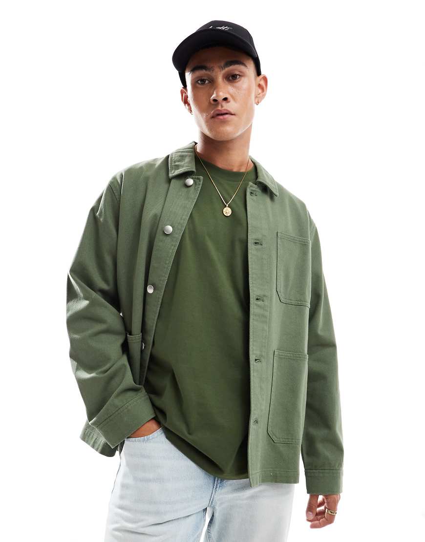 ASOS DESIGN - Worker-Jacke aus gewaschenem Twill in Khaki-Grün ASOS DESIGN - Worker-Jacke aus gewaschenem Twill in Khaki-Grün von ASOS DESIGN