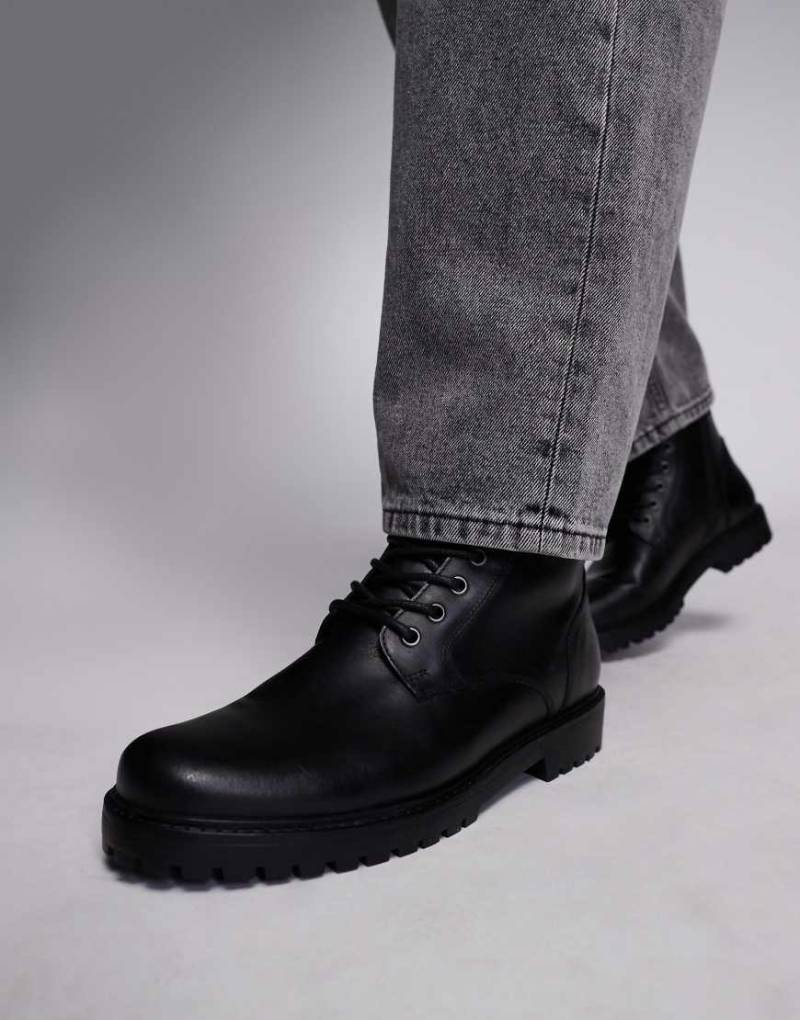ASOS DESIGN - Worker-Schnürstiefel aus Leder in Schwarz mit Lammfellfutter von ASOS DESIGN