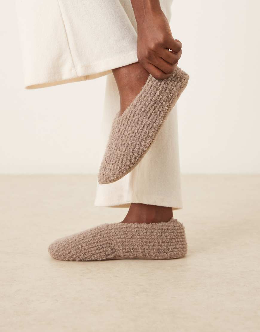ASOS DESIGN - Zakki - Hausschuhe aus geripptem Teddyfell in Grau von ASOS DESIGN