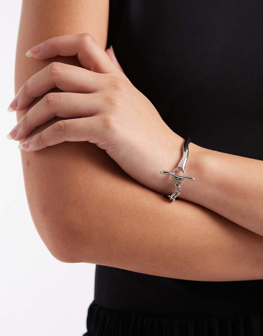ASOS DESIGN - Zartes, silberfarbenes Armband mit Schlaufendesign von ASOS DESIGN