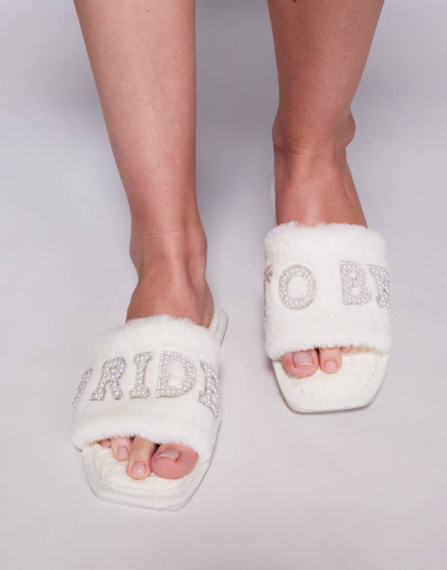 ASOS DESIGN - Ziva - Hausschuhe im Mules-Stil in Creme mit „Briva"-Print-Weiß von ASOS DESIGN