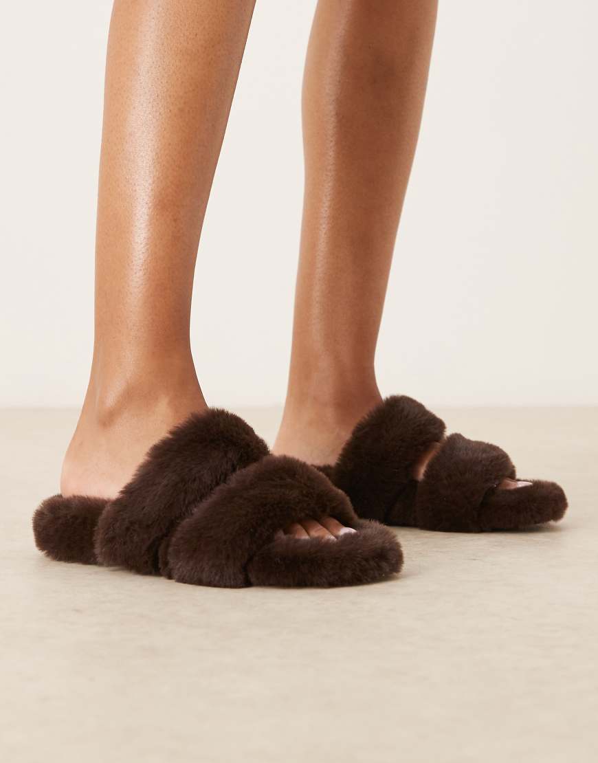 ASOS DESIGN - Zoey - Mule-Pantoletten in Schokobraun mit doppeltem Riemen von ASOS DESIGN