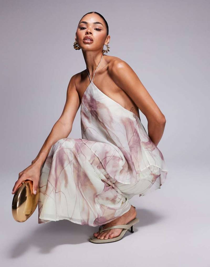 ASOS DESIGN - Zweilagiges Neckholder-Maxikleid mit Schrägschnitt und abstraktem Muster-Bunt von ASOS DESIGN