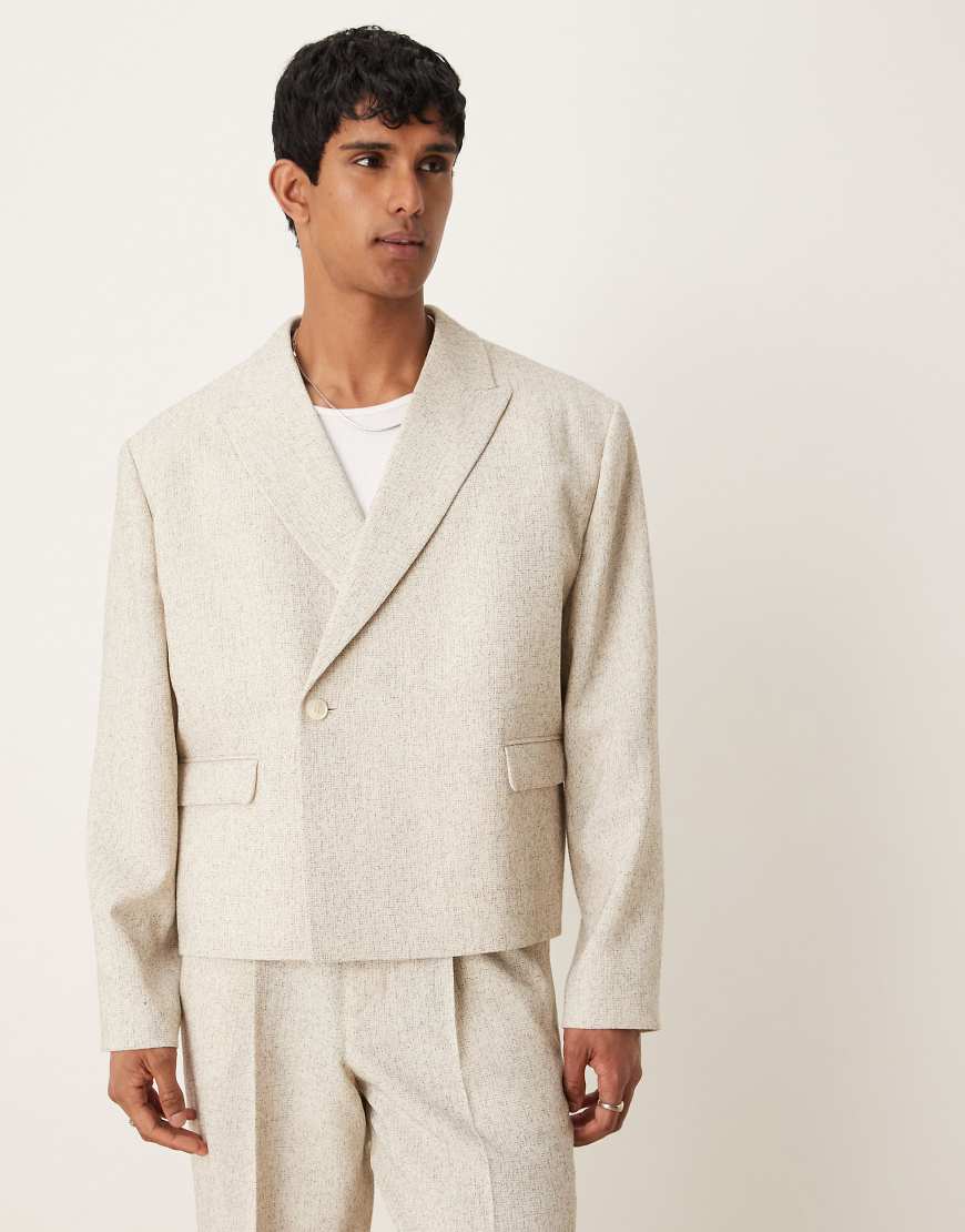 ASOS DESIGN - Zweireihige Boxy Cropped Fit Anzugjacke in Creme-Neutral ASOS DESIGN - Zweireihige Boxy Cropped Fit Anzugjacke in Creme-Neutral von ASOS DESIGN