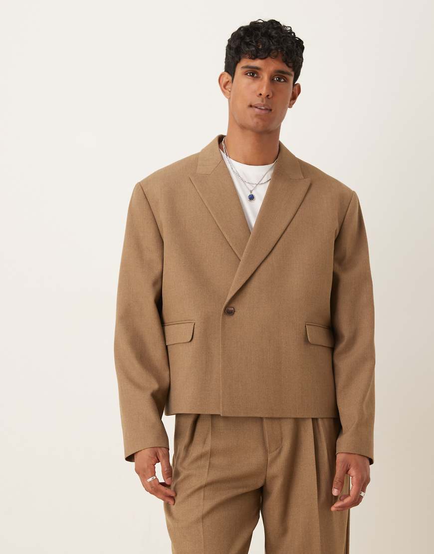 ASOS DESIGN - Zweireihige Boxy Fit Anzugjacke in Braun von ASOS DESIGN