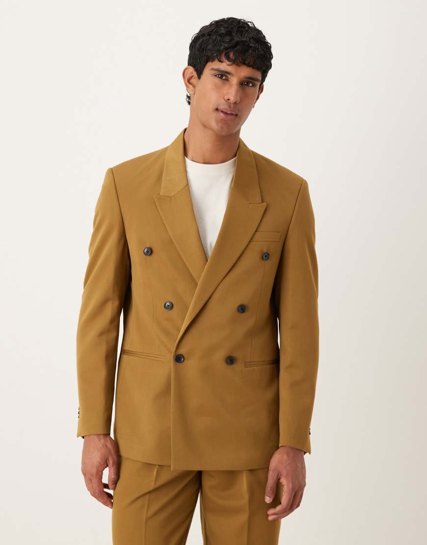 ASOS DESIGN - Zweireihige Regular Fit Anzugjacke aus Twill in Camel-Neutral von ASOS DESIGN