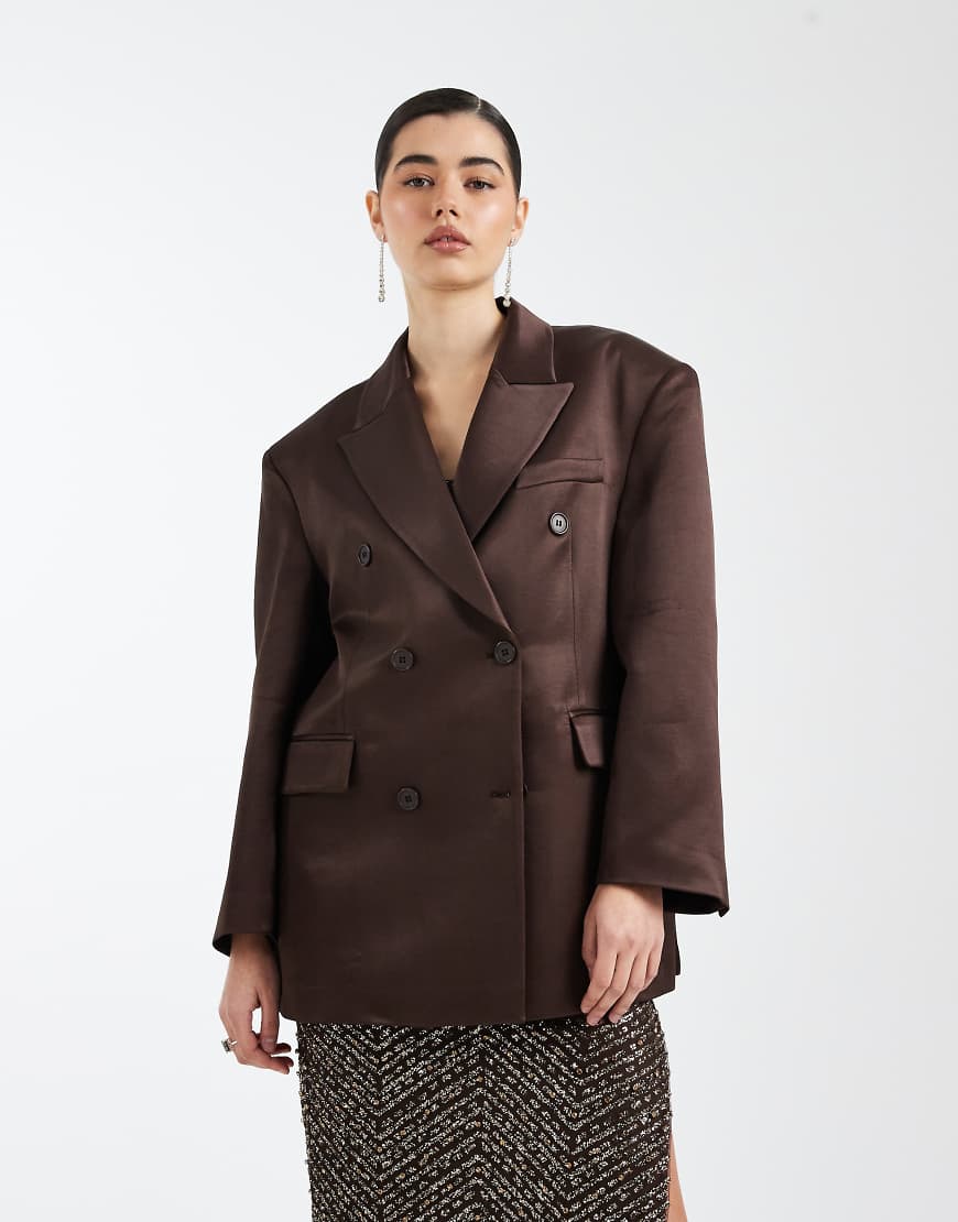 ASOS DESIGN - Zweireihiger Oversize-Blazer aus Satin in Schokobraun-Brown von ASOS DESIGN
