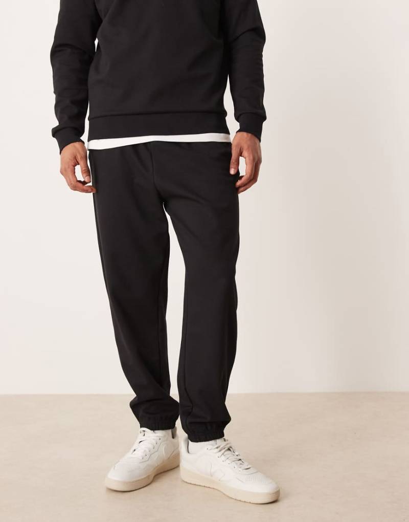 ASOS DESIGN - breatheMAX - Jogginghose in Schwarz mit schmal zulaufendem Bein, Kombiteil von ASOS DESIGN