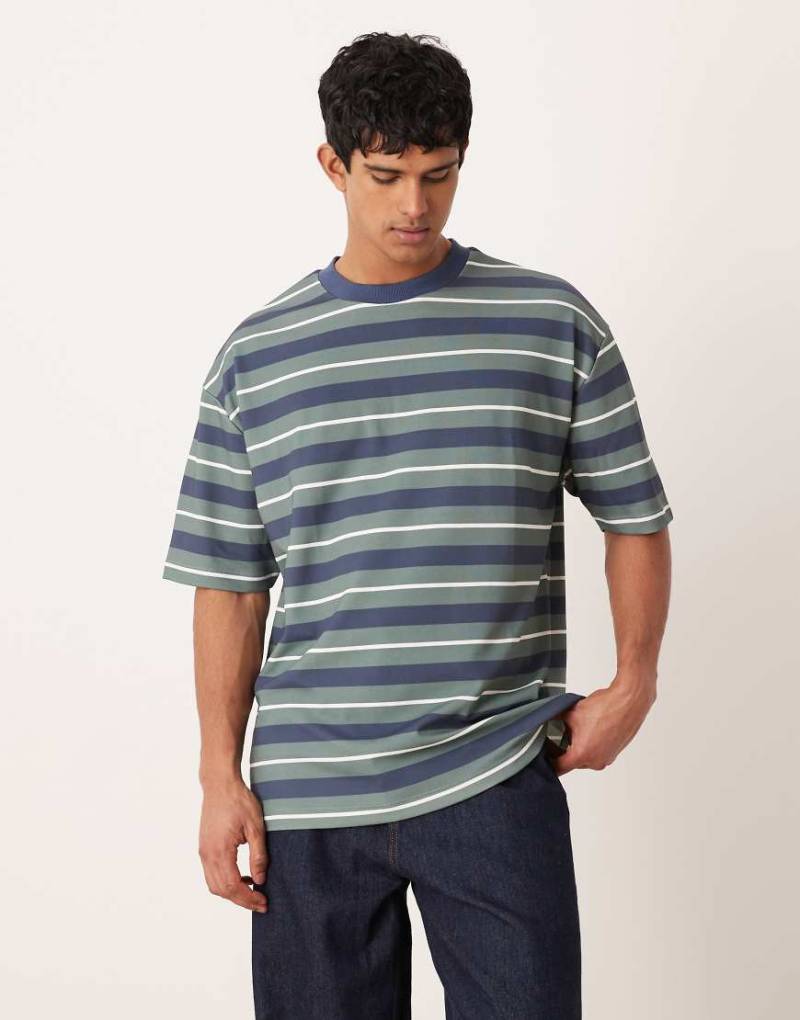 ASOS DESIGN - breatheMAX - Oversize-T-Shirt aus schwerem Stoff mit Streifen in Blau und Braun-Bunt von ASOS DESIGN