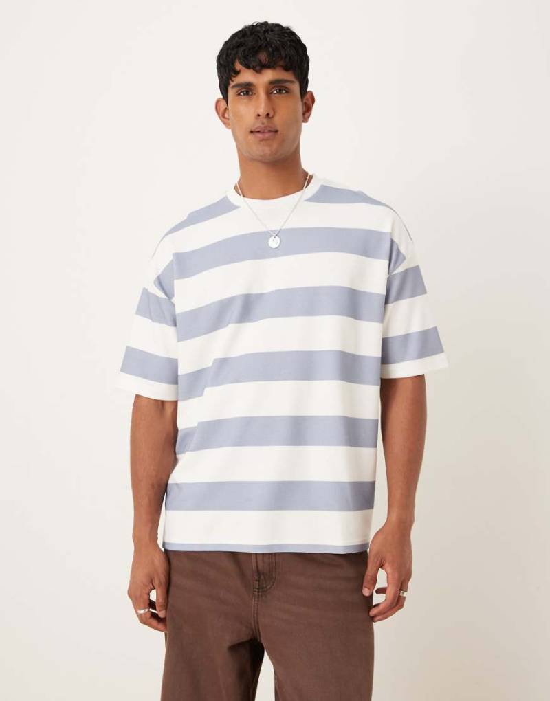 ASOS DESIGN - breatheMAX - Oversize-T-Shirt aus schwerem Stoff mit breiten Streifen in Blau und Weiß-Bunt von ASOS DESIGN