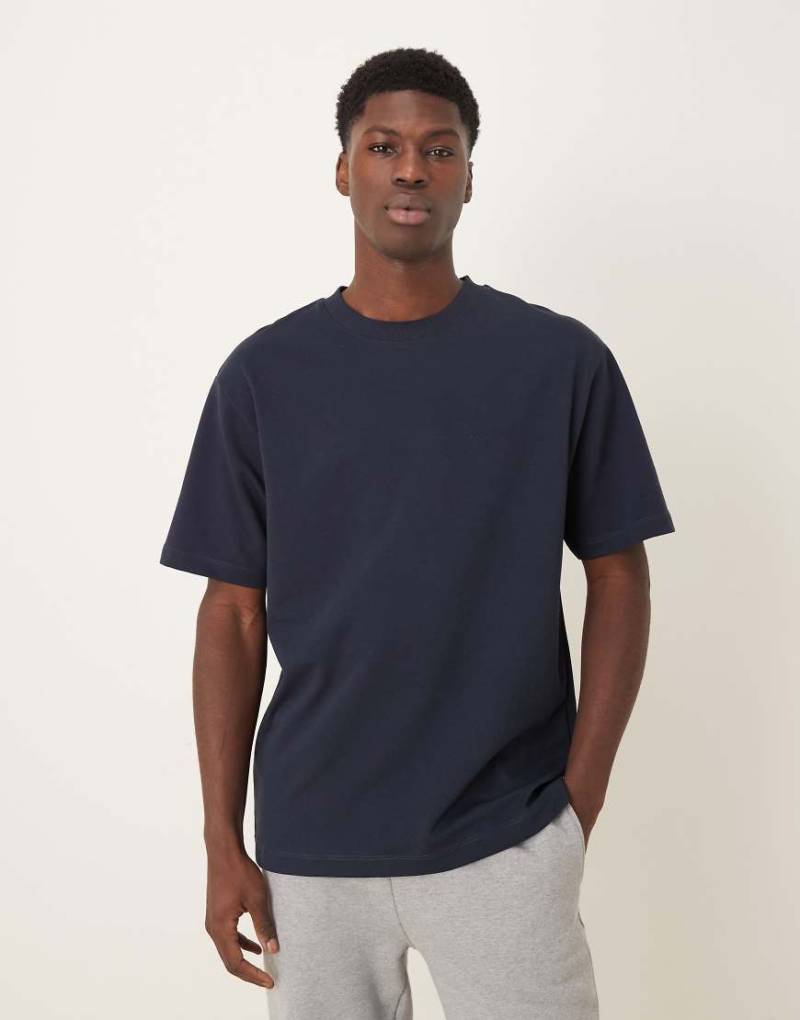 ASOS DESIGN - breatheMAX - Relaxed Fit T-Shirt aus schwerem Baumwollmix in Marineblau von ASOS DESIGN