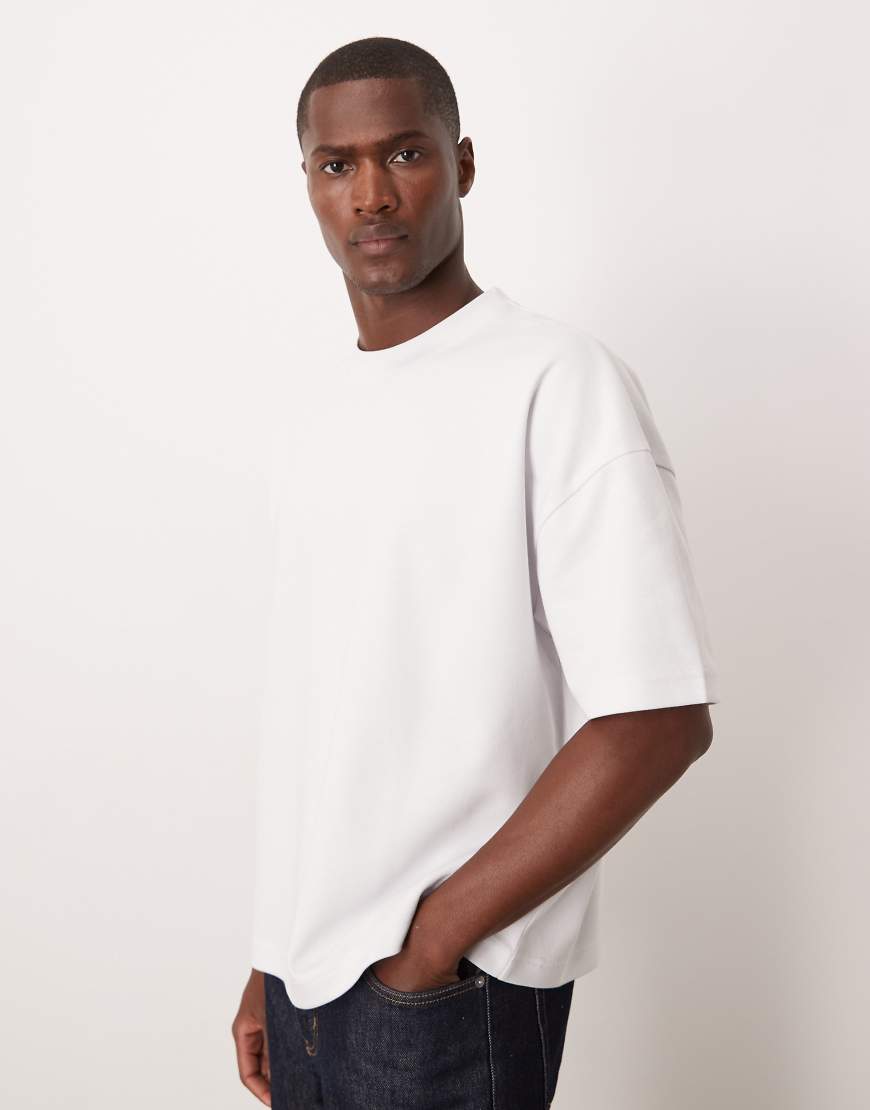 ASOS DESIGN - breatheMAX - Schweres, kastiges Oversize-T-Shirt in Weiß mit überschnittener Schulter von ASOS DESIGN