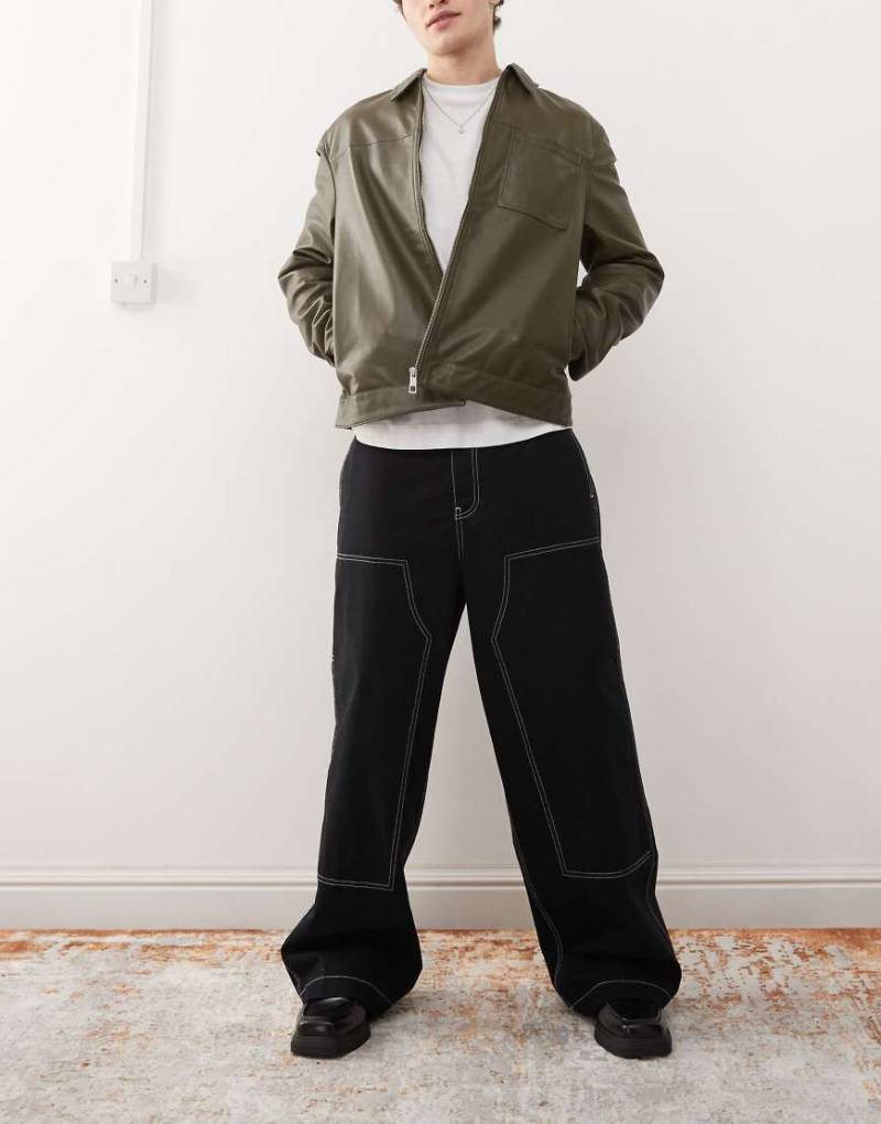 ASOS DESIGN s- Extrem weit geschnittene Chinohose in Schwarz mit Kontrastnaht und Carpenter-Design von ASOS DESIGN