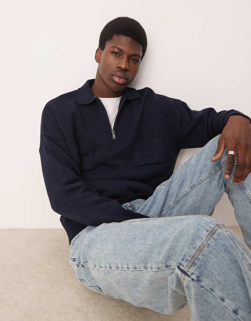 ASOS DESIGn - Oversize-Strick-Polohemd in Marineblau mit kurzem Reißverschluss und Brusttaschen von ASOS DESIGN