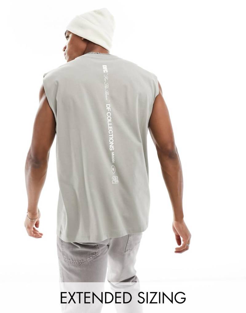 ASOS - Dark Future - Oversize-Trägertop in Grau mit Logoprint entlang Wirbelsäule-Neutral von ASOS DESIGN