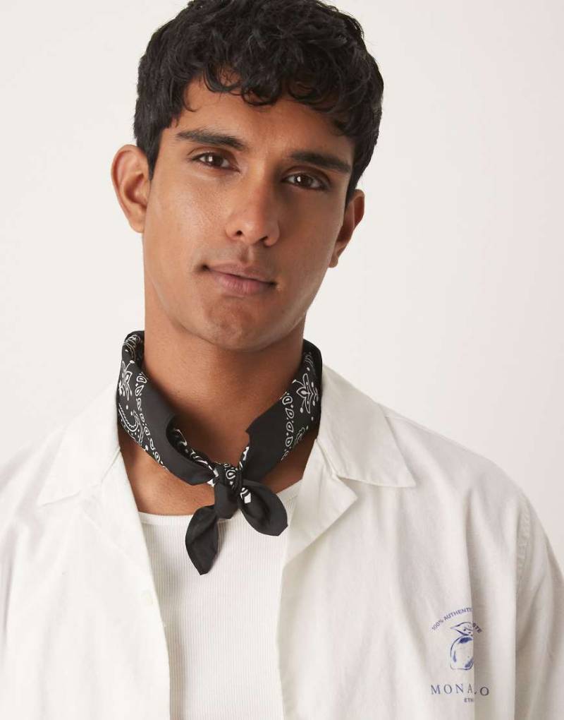 ASOS Design - Bandana mit Paisleymuster in Schwarz und Weiß von ASOS DESIGN
