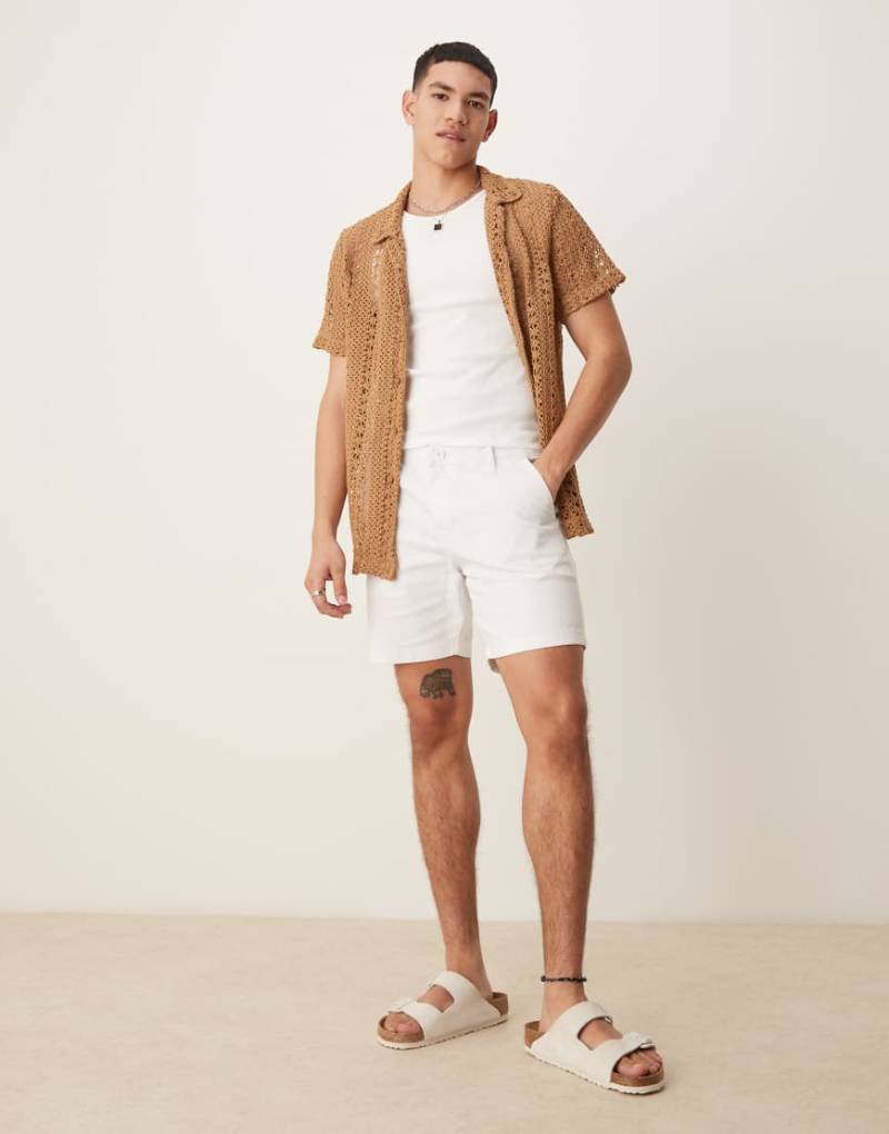 ASOS Design - Enge Chino-Shorts in Weiß mit mittlerer Länge von ASOS DESIGN