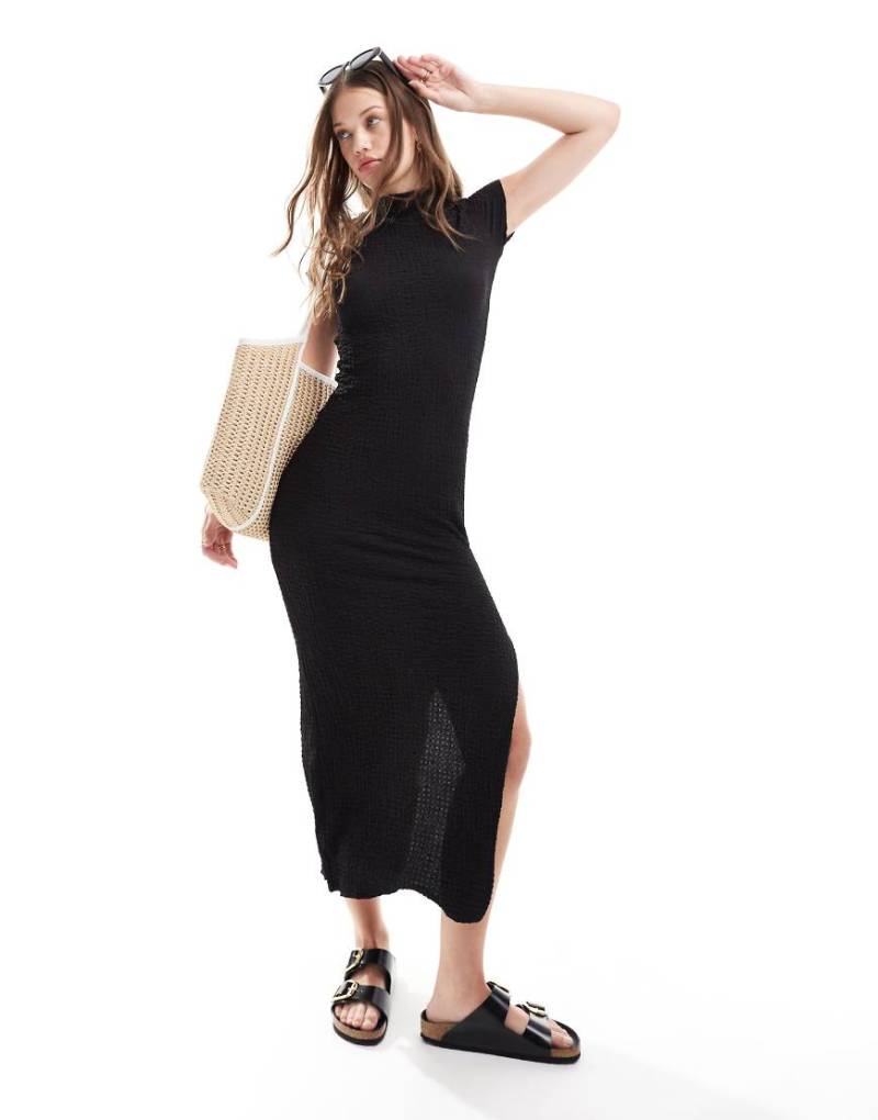 ASOS Design - Kurzärmliges Midikleid in Schwarz mit samtiger Oberfläche und strukturiertem Oberteil von ASOS DESIGN