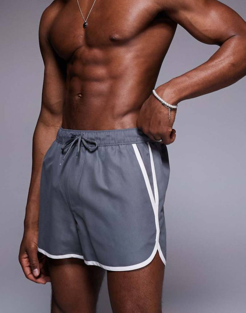 ASOS Design - Kurze Lauf-Badeshorts in Grau von ASOS DESIGN