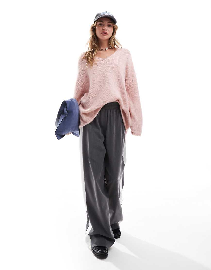 ASOS Design - Locker gestrickter Oversize-Pullover in Rosa mit V-Ausschnitt von ASOS DESIGN