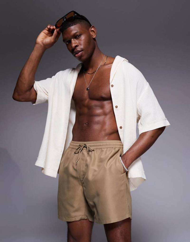 ASOS Design - Mittellange Badeshorts in dunklem Steinbeige-Neutral von ASOS DESIGN