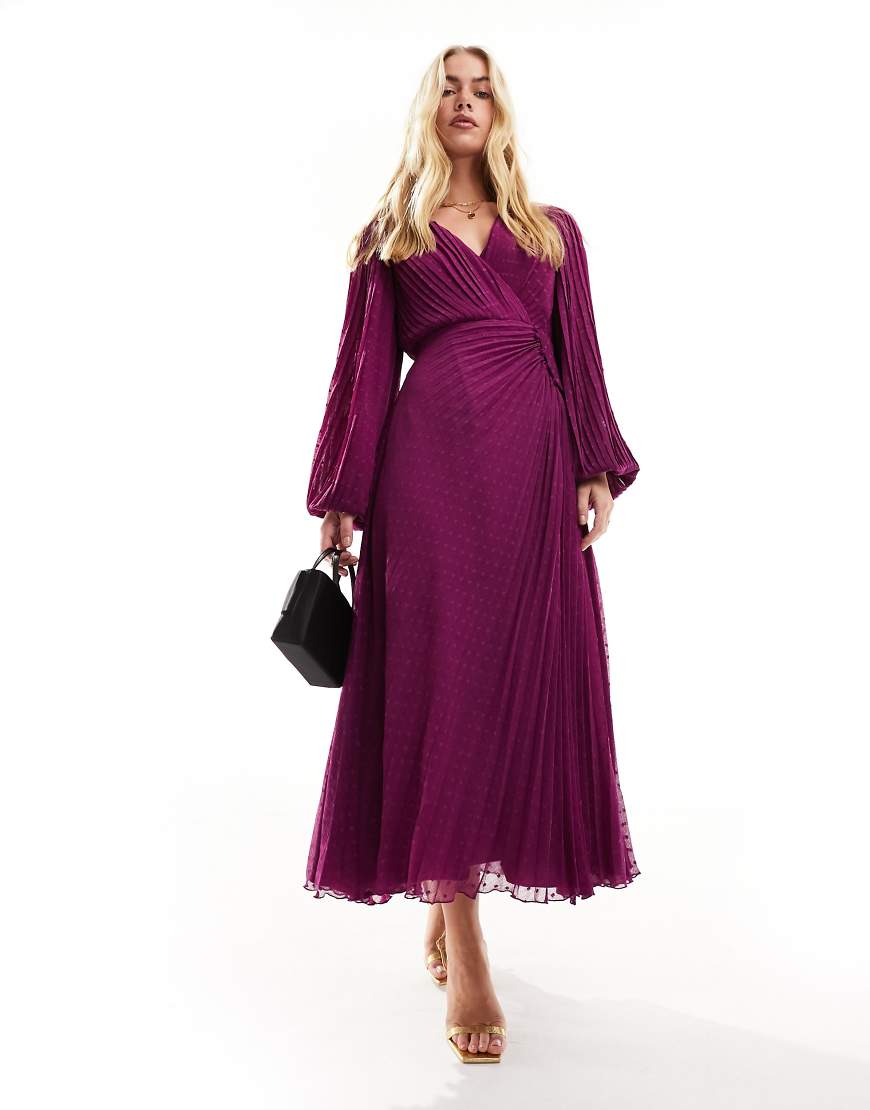 ASOS Design - Plissiertes Maxi-Wickelkleid aus genopptem Stoff in Magenta mit Knopfdetail-Lila von ASOS DESIGN