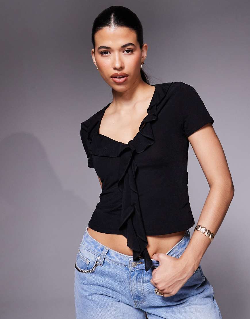 ASOS DESIGN - Halbtransparentes, kurzärmliges Oberteil in Schwarz mit V-Ausschnitt und Rüschen auf der Vorderseite von ASOS DESIGN