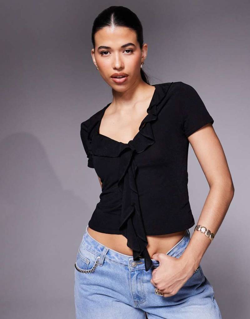 ASOS DESIGN - Halbtransparentes, kurzärmliges Oberteil in Schwarz mit V-Ausschnitt und Rüschen auf der Vorderseite von ASOS DESIGN