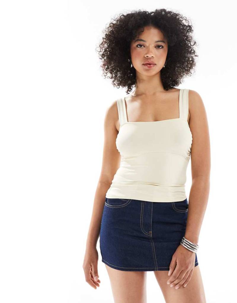ASOS - Riemchen-Trägertop in Buttermilch mit geraffter Brustpartie-Gelb von ASOS DESIGN