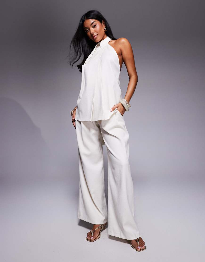 ASOS X THE SOURCED COLLECTION - Hose in Steinbeige mit weitem Bein und tiefen Falten-Neutral von ASOS DESIGN