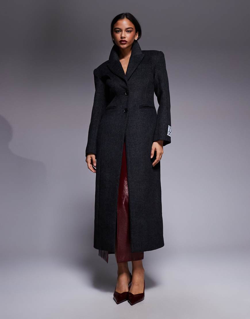 ASOS X THE SOURCED COLLECTION - Mantel in Anthrazit mit betonter Taille-Grau von ASOS DESIGN