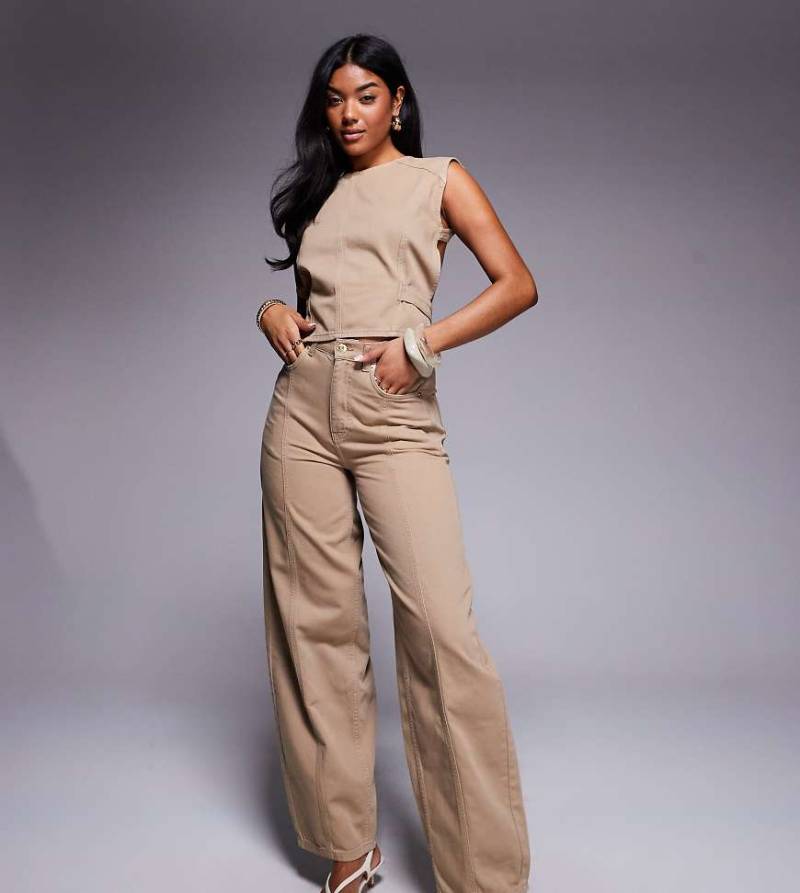 ASOS X THE SOURCED COLLECTION - Rückenfreies Oberteil in Hellbraun mit Gürtel-Bunt von ASOS DESIGN