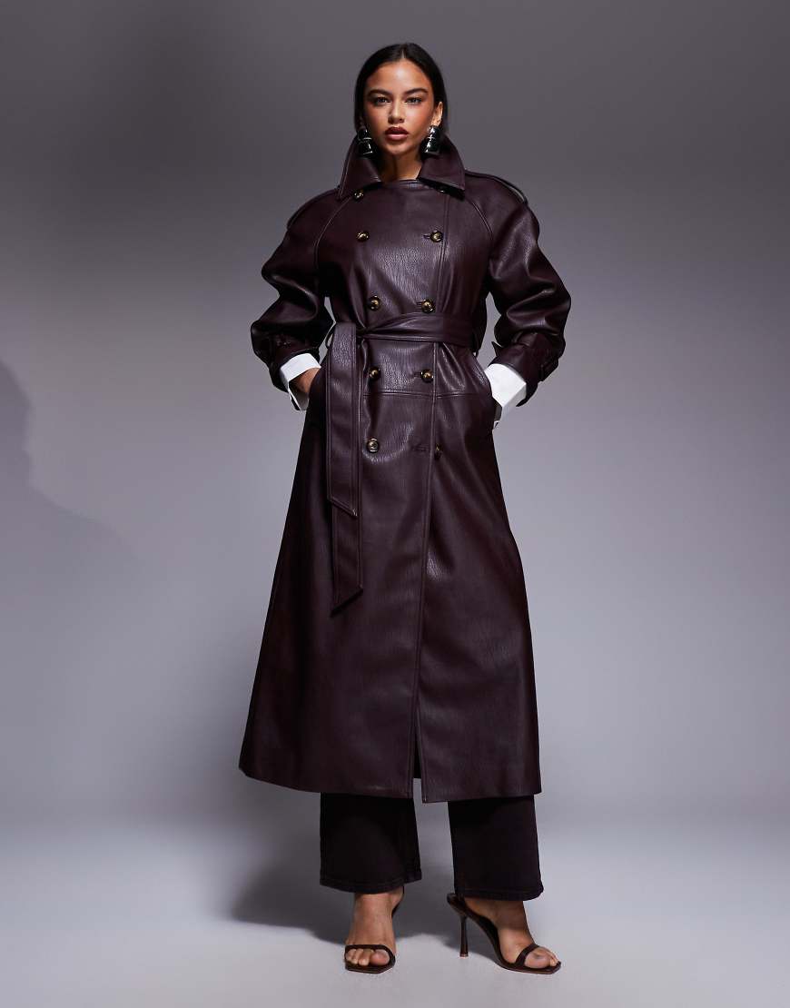 ASOS x The Sourced Collection - Trenchcoat aus genopptem Kunstleder in Burgunderrot-Brown von ASOS DESIGN