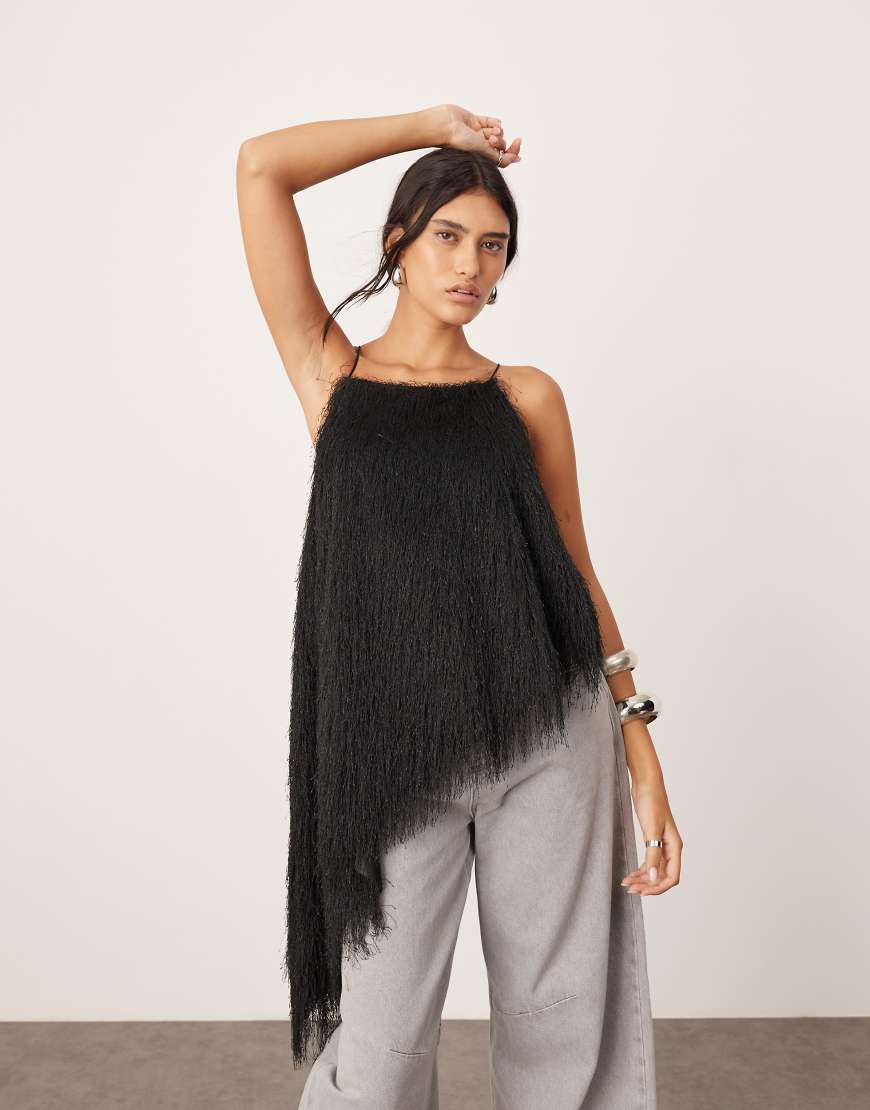 ASOS EDITION - Asymmetrisches Oberteil in Schwarz mit Fransenstruktur von ASOS EDITION