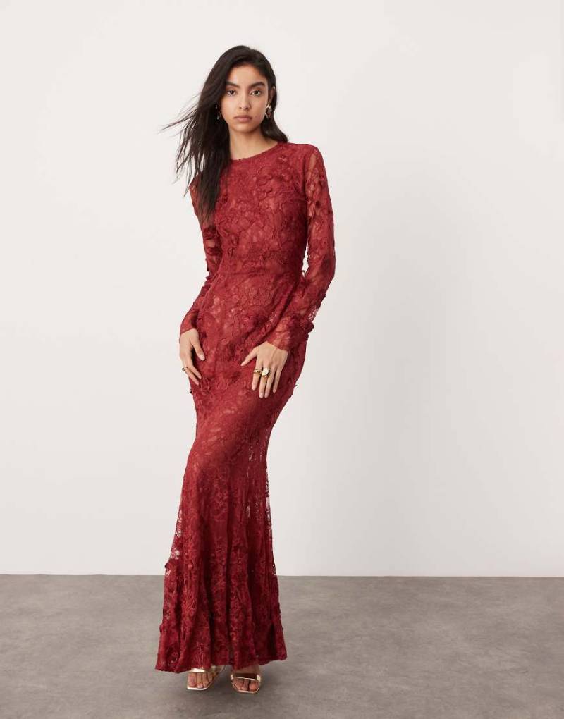 ASOS EDITION - Besticktes, langärmliges Maxikleid aus floraler Spitze in Burgunderrot mit Rückenausschnitt von ASOS EDITION