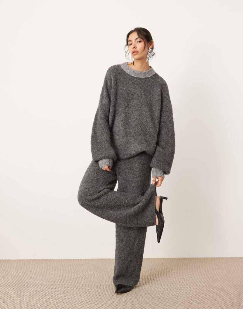 ASOS EDITION - Bouclé-Strickhose in Anthrazit mit weitem Schnitt, Kombiteil-Grau von ASOS EDITION