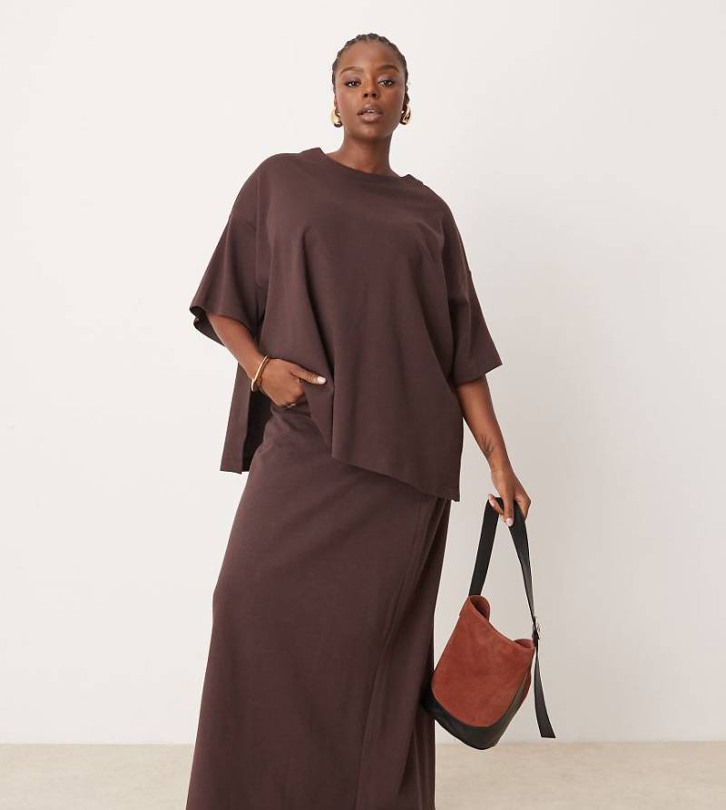 ASOS EDITION Curve - Gerade geschnittener Maxirock aus hochwertigem, schwerem Struktur-Jersey in Schokobraun, Kombiteil von ASOS EDITION