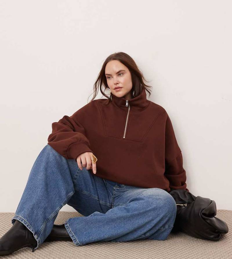 ASOS EDITION Curve - Hochwertiges, schweres Oversize-Sweatshirt in Schokoladenbraun mit halblangem Reißverschluss von ASOS EDITION