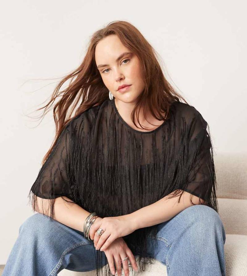 ASOS EDITION Curve - Kastiges Oberteil in Schwarz mit Fransendetail aus Webmaterial von ASOS EDITION