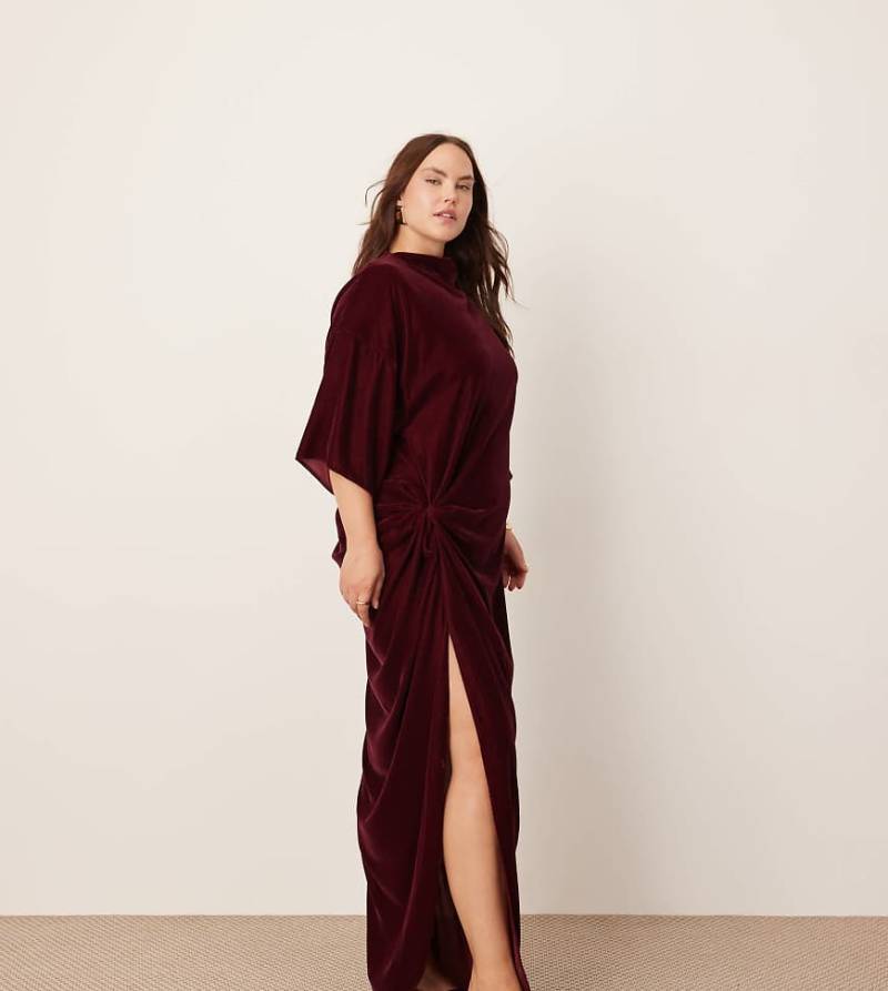 ASOS EDITION Curve - Langes T-Shirt-Kleid aus Samt in Burgunderrot mit verdrehter Taille-Goldfarben von ASOS EDITION