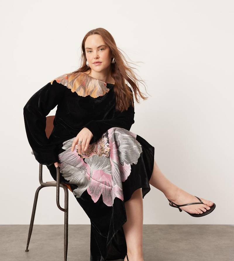 ASOS EDITION Curve - Samt-Maxikleid in Schwarz mit Stickerei von ASOS EDITION