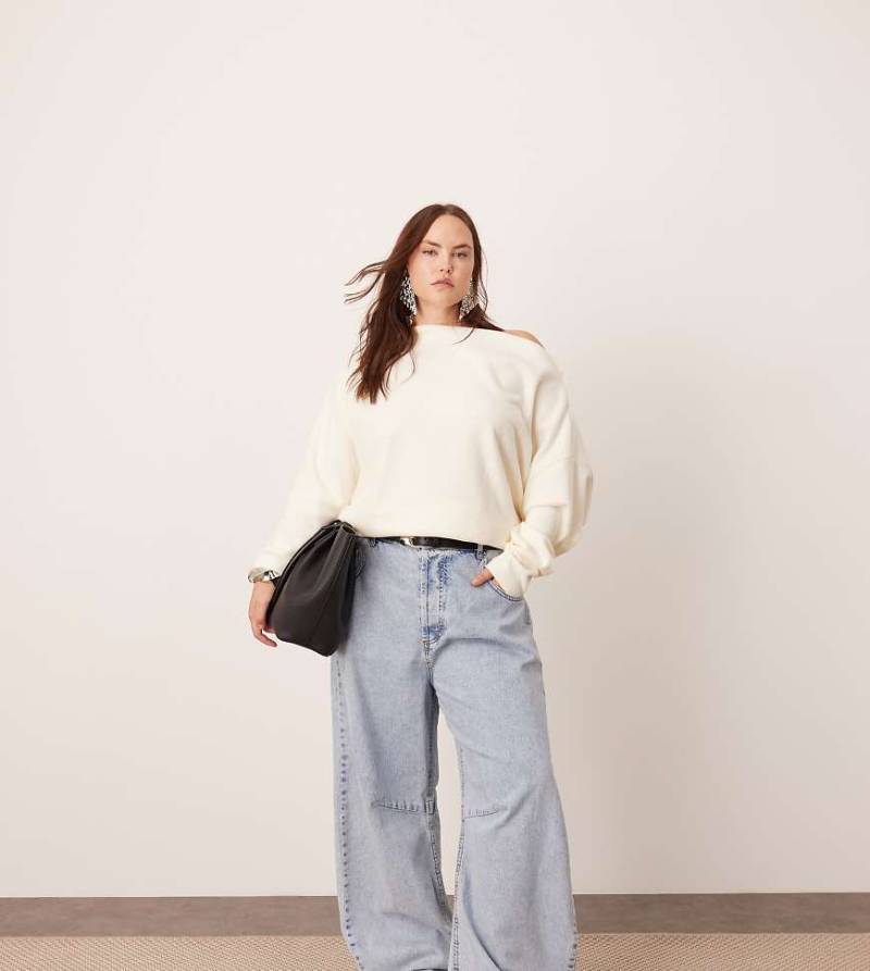 ASOS EDITION Curve - Sydney - Denim-Jeans in blauer Bleach-Waschung mit abgerundetem Beinschnitt von ASOS EDITION