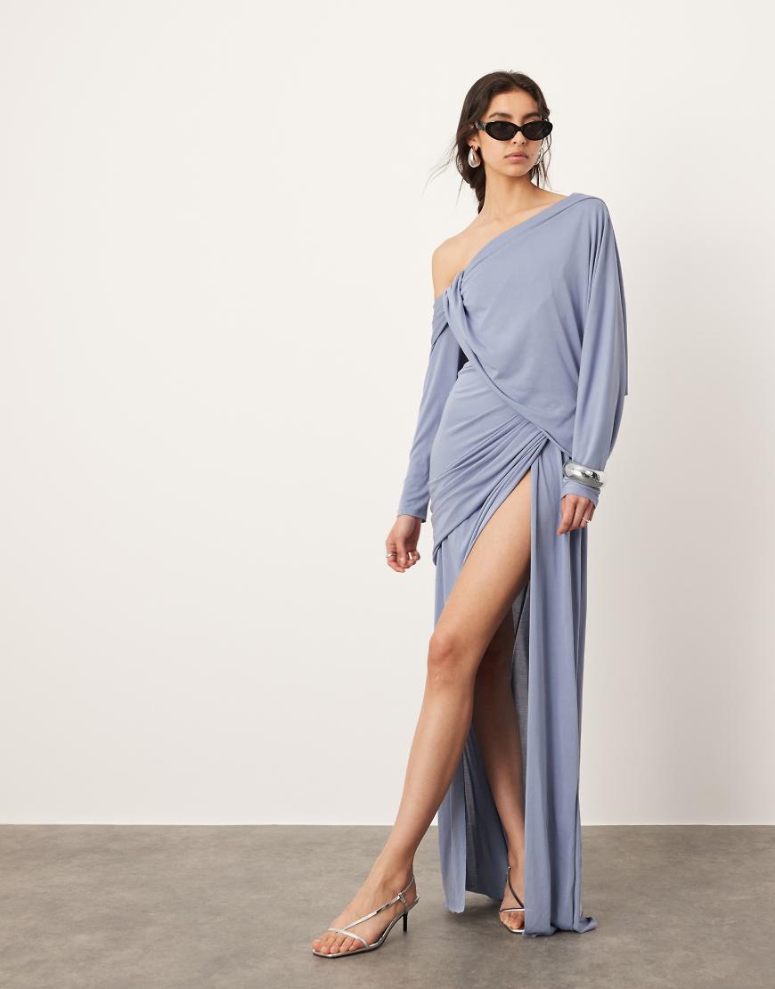 ASOS EDITION - Drapiertes, schulterfreies Maxikleid in Blau mit Taillendetail-Bunt ASOS EDITION - Drapiertes, schulterfreies Maxikleid in Blau mit Taillendetail-Bunt von ASOS EDITION
