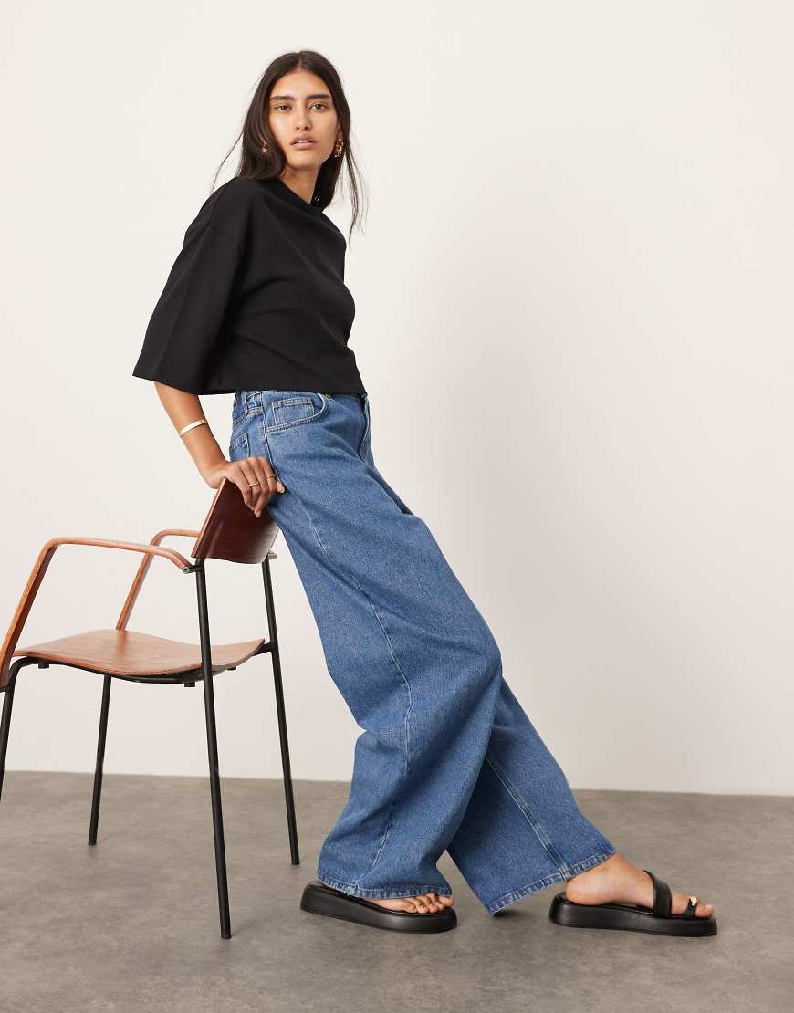 ASOS EDITION - Dusty - Jeans in Mittelblau mit weitem Bein und elastischem Bund hinten-Schwarz ASOS EDITION - Dusty - Jeans in Mittelblau mit weitem Bein und elastischem Bund hinten-Schwarz von ASOS EDITION