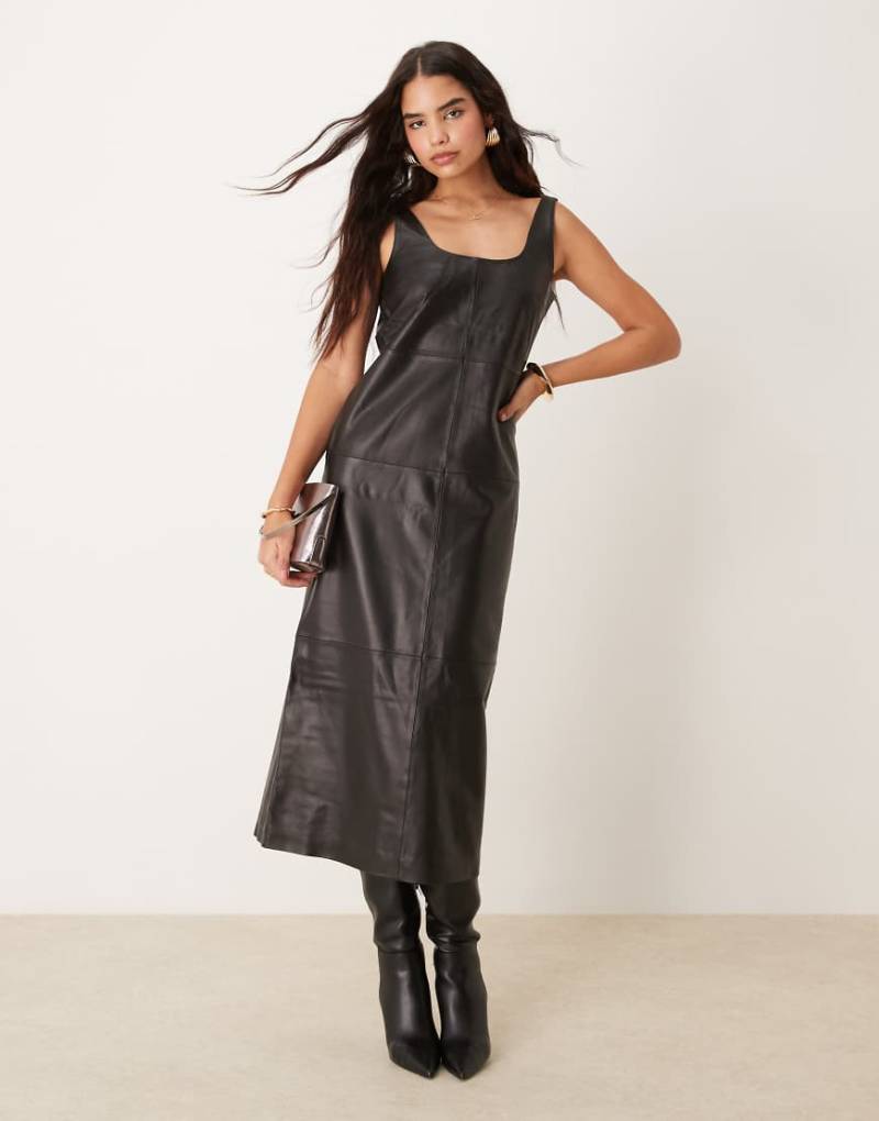ASOS EDITION - Gerade geschnittenes Midikleid aus weichem Leder in Schwarz mit U-Boot-Ausschnitt von ASOS EDITION